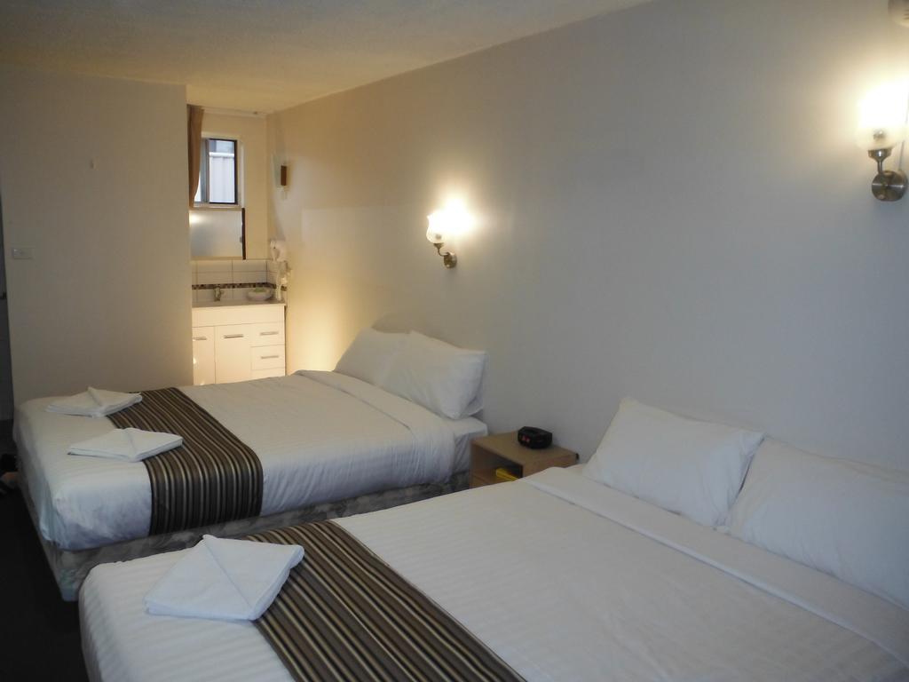 Pacific Palms Motel 3*